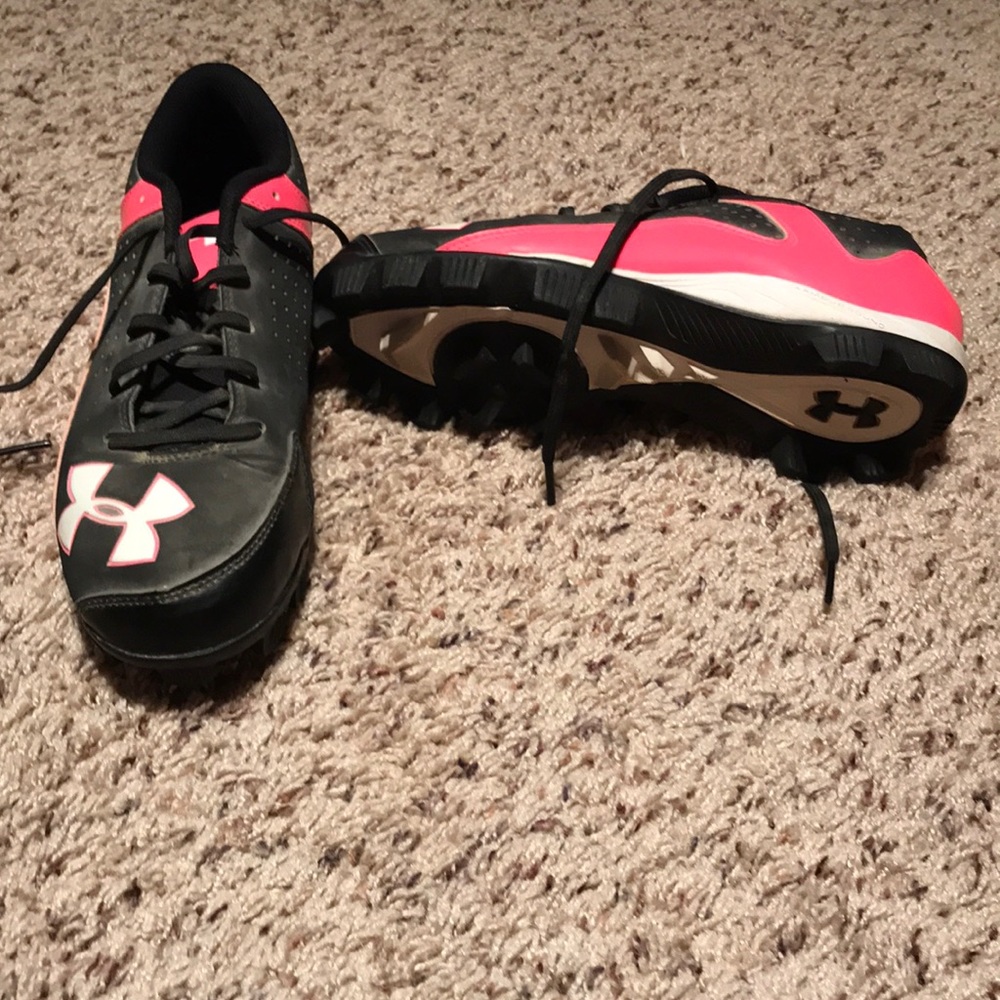 Softball cleats